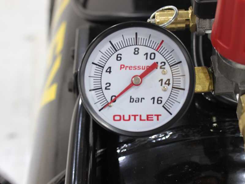 Compresseur &eacute;lectrique &agrave; chariot Stanley Fatmax DV2 400/10/100 moteur 3 HP - 100 L