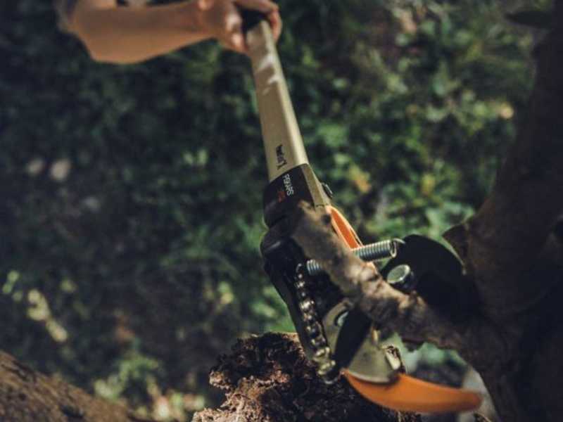 Fiskars UPX82 - Coupe-branches professionnel - perche fixe de 158&nbsp;cm - &Oslash;&nbsp;32&nbsp;mm - &eacute;chenilloir