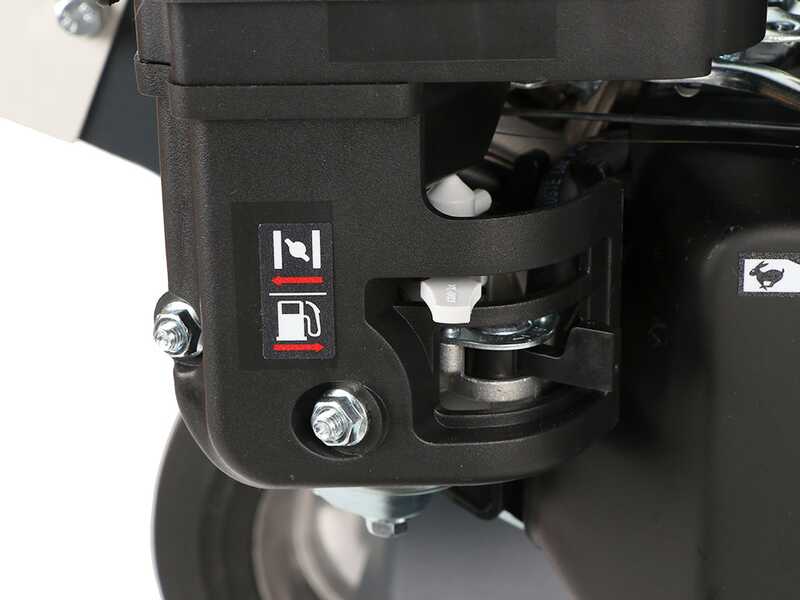 Blackstone GBK 600 - Broyeur de branches  - Moteur &agrave; essence 7 CV