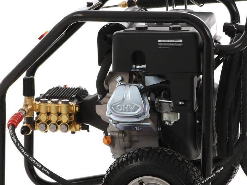 Nettoyeur haute pression thermique GeoTech PWP 17/275 ZW avec moteur Loncin &agrave; essence 420cc