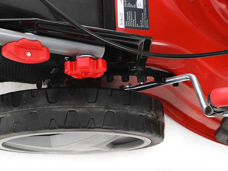 GeoTech PRO S53-225 BMSGW - Tondeuse &agrave; gazon thermique autotract&eacute;e - 224 cm3 - Lame de 53 cm