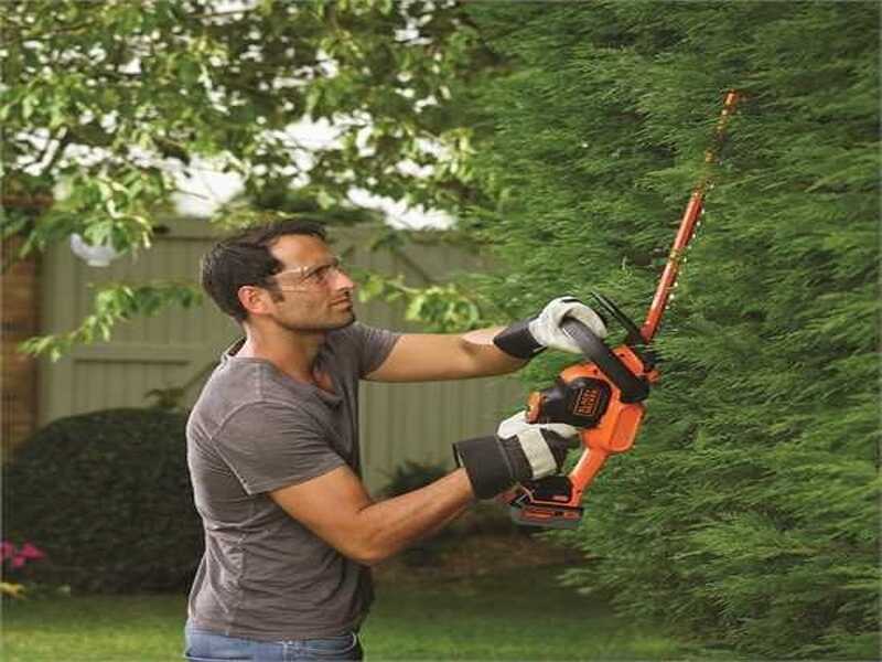 Taille-haie &eacute;lectrique &agrave; batterie Black &amp; Decker GTC18504PC-QW 18V 4Ah + une batterie 18V 2Ah offerte - lamier 50 cm