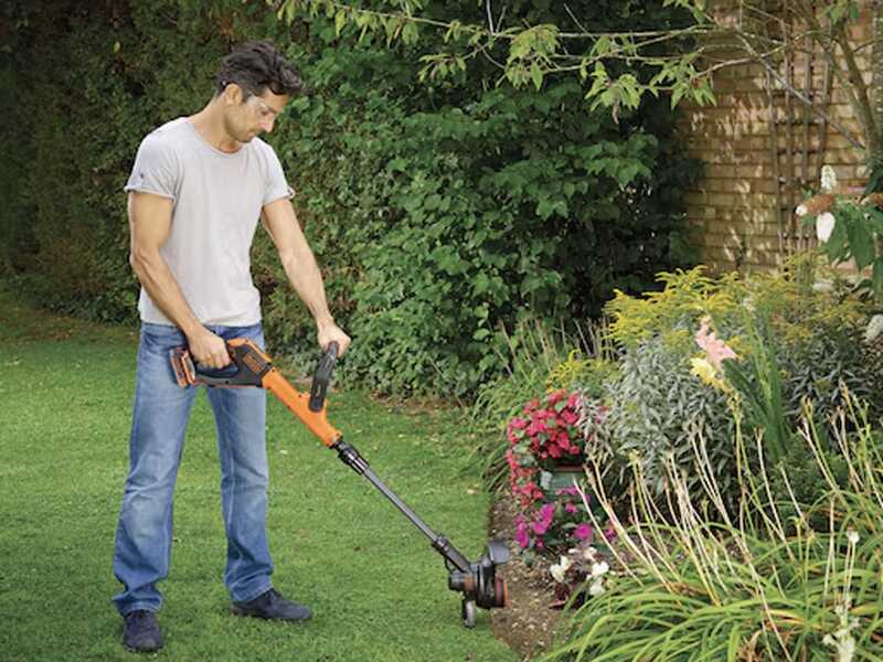 Black &amp; Decker STC1820EPC-QW  - Coupe-bordure &agrave; batterie 18V 2Ah + une batterie 18V 2Ah offerte