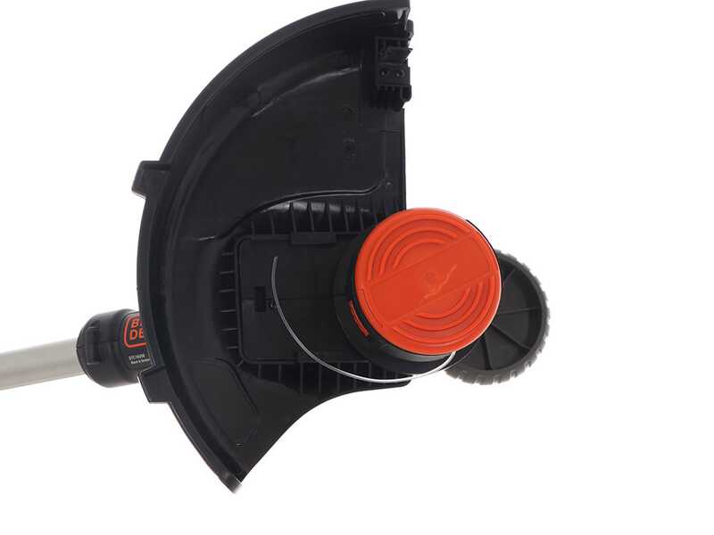 Black &amp; Decker STC1840EPC-QW - Coupe-bordure &agrave; batterie 18V 4Ah + une batterie 18V 2Ah offerte