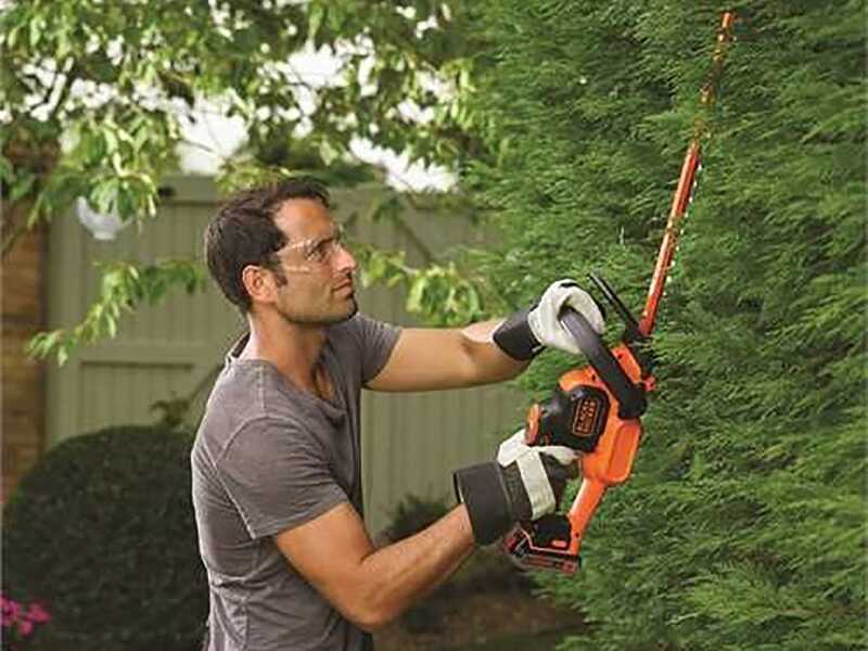 Taille-haie &agrave; batterie Black &amp; Decker GTC18502PC-QW 18V 2Ah + une batterie 18V 2Ah offerte - lamier 50cm