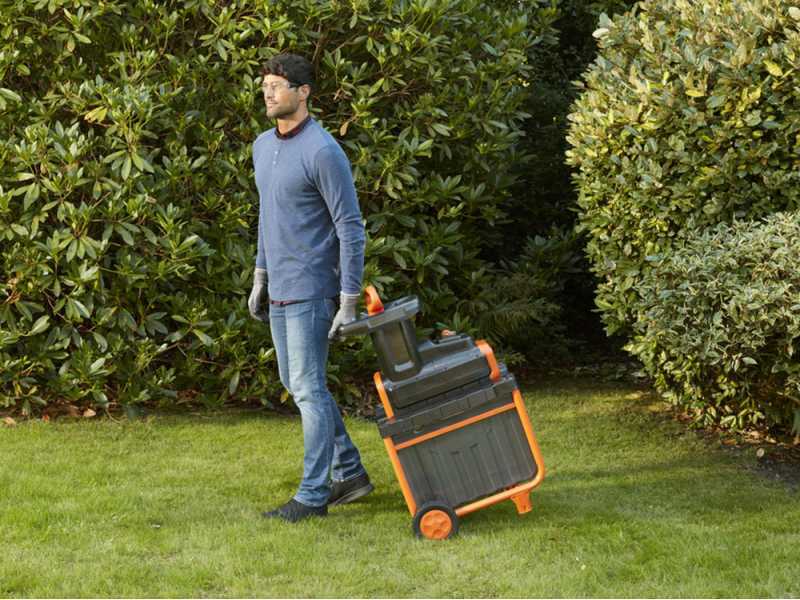 Black &amp; decker BEGAS5800-QS - Broyeur &eacute;lectrique  - 2800 W - Rouleau avec bac de ramassage