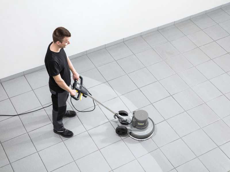 Autolaveuse monobrosse Karcher Pro BDS 43/150 C Classic - 1500 W - largeur de travail 43 cm - BROSSE ET R&Eacute;SERVOIR NON INCLUS