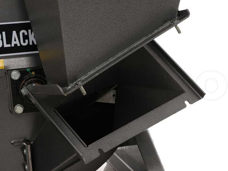 Rotor central avec 4 lames de coupe robustes, chambre de broyage arrondie et contre-lame ajustable du broyeur Blackstone BTC100