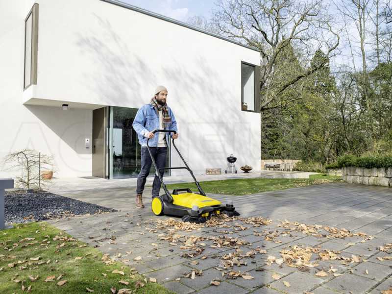 K&auml;rcher S 6 Twin - Balayeuse manuelle &agrave; pouss&eacute;e avec bac de ramassage r&eacute;gulateur de hauteur - compartiment de r&eacute;colte 38 Lt