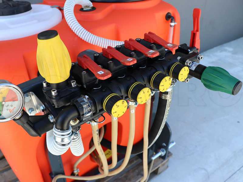 Dal Degan MANDA 200 L - Pulv&eacute;risateur agricole pour d&eacute;sherbage &agrave; tracteur - Cuve 200 L - Barre 8 m - Pompe YP70