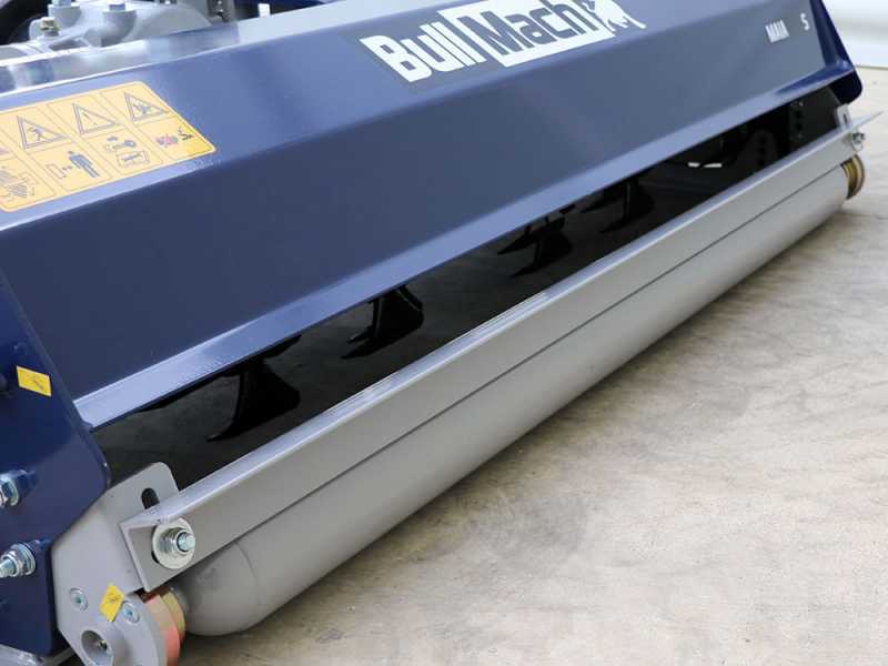Broyeur sur tracteur s&eacute;rie m&eacute;dium &agrave; d&eacute;port hydraulique BullMach MAIA 115 SH