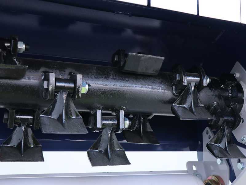 Broyeur sur tracteur s&eacute;rie m&eacute;dium &agrave; d&eacute;port hydraulique BullMach MAIA 115 SH
