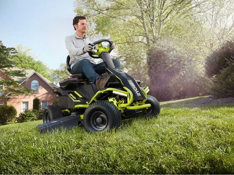 Tracteur tondeuse à batterie Ryobi RM480E en Promotion