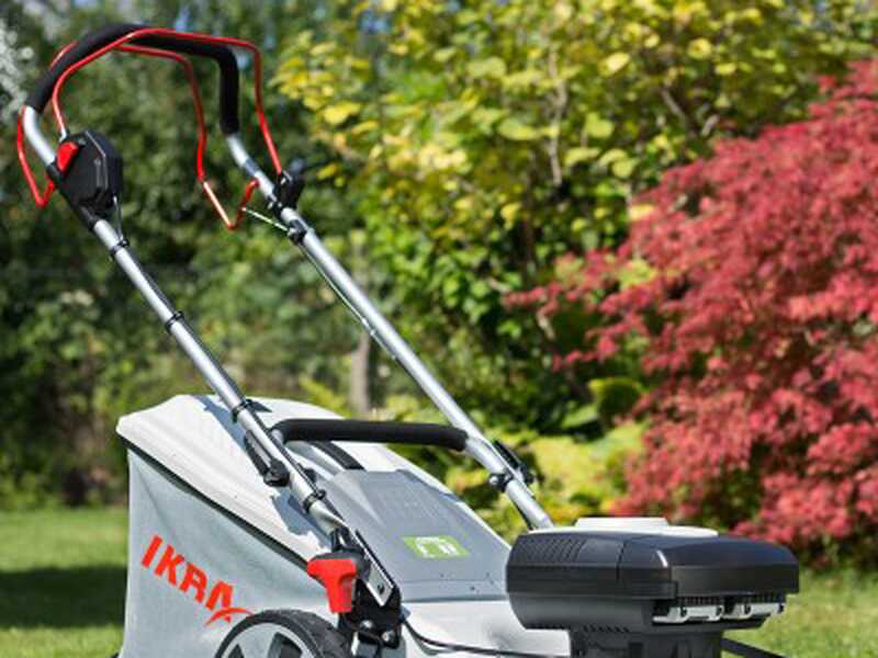 Tondeuse tract&eacute;e &agrave; batterie IKRA IAM 40-4625 S - 40V - 2,5Ah