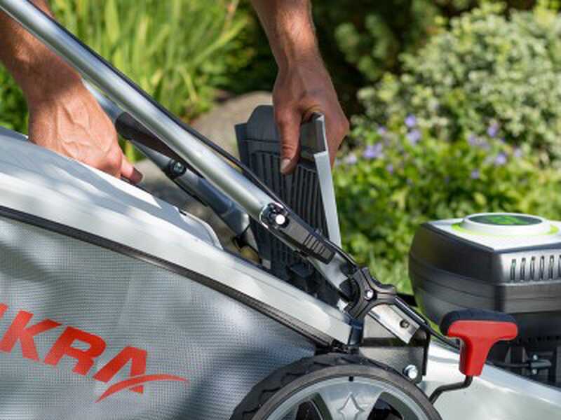 Tondeuse tract&eacute;e &agrave; batterie IKRA IAM 40-4625 S - 40V - 2,5Ah