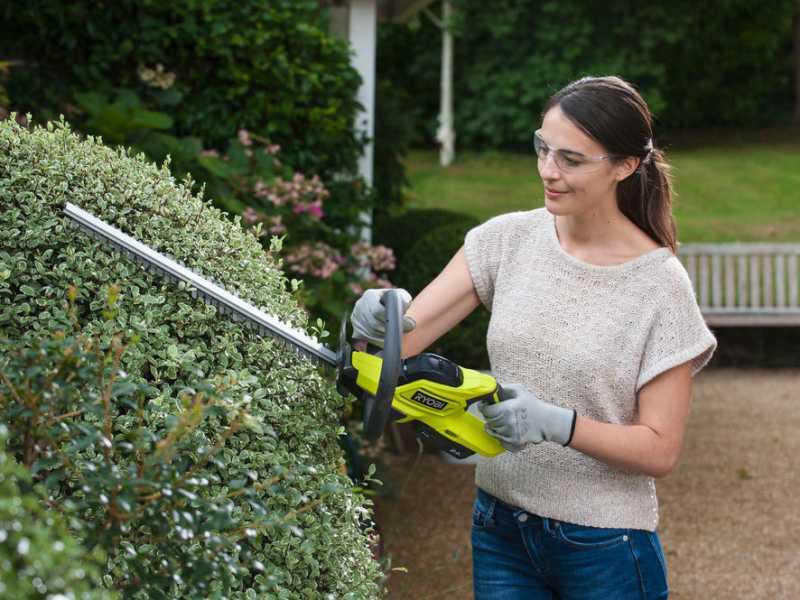 Taille-haies &eacute;lectrique &agrave; batterie RYOBI - 18V - lame de 45cm - SANS BATTERIE SANS CHARGEUR