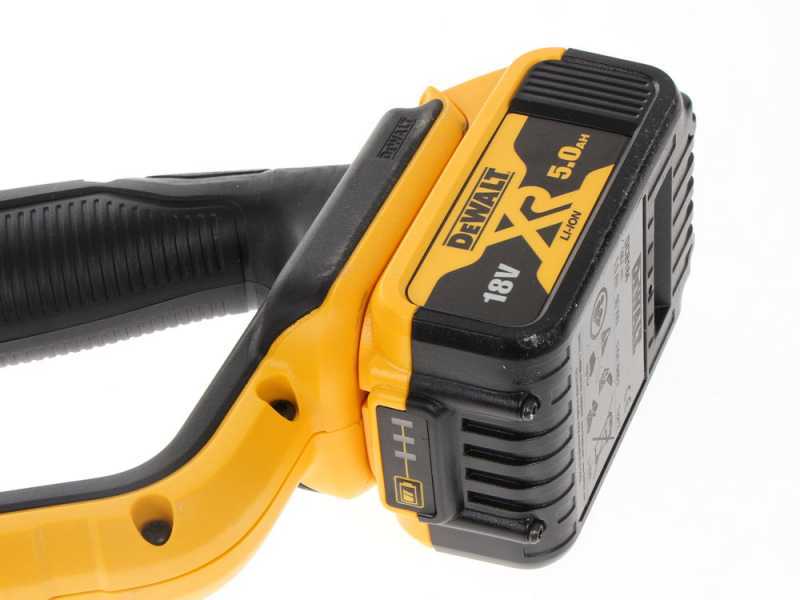 Taille-haies &eacute;lectrique t&eacute;lescop&icirc;que orientable DEWALT  DCMPH566P1-QW - Batteria 18V 5Ah