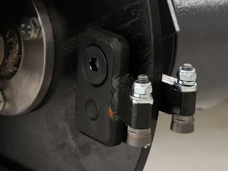 BlackStone SG 420 B&amp;S - Rogneuse  de souches - Moteur B&amp;S XR2100 420 cm3 - Disque de coupe avec 8 marteaux en carbure de tungst&egrave;ne