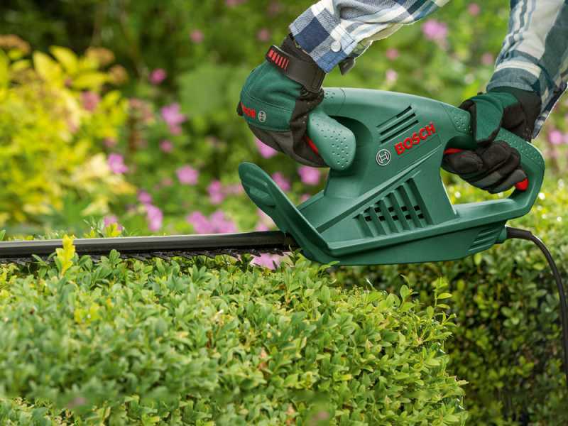 Bosch Easy HedgeCut 55 - Taille-haie &eacute;lectrique avec lame de 55 cm - 450W