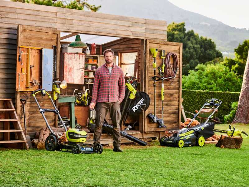 Ryobi RY18LMX40C-240 - Tondeuse &agrave; gazon sans fil - 2x18V/4Ah - Coupe 40 cm