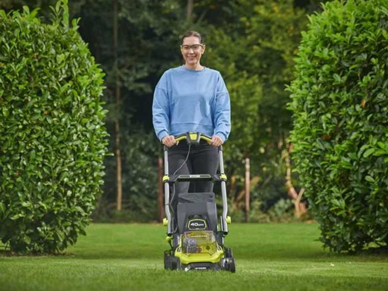 Ryobi RY18LMX40C-240 - Tondeuse &agrave; gazon sans fil - 2x18V/4Ah - Coupe 40 cm
