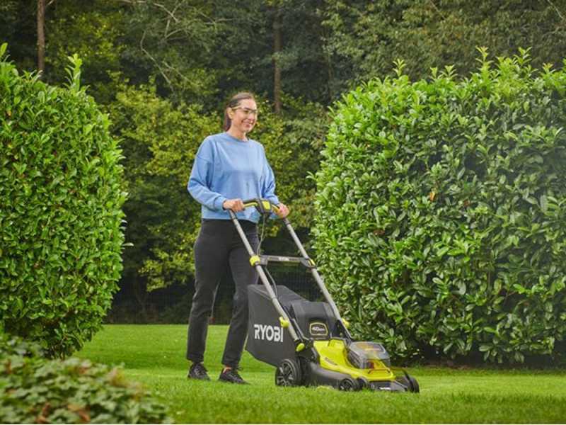 Ryobi RY18LMX40C-240 - Tondeuse &agrave; gazon sans fil - 2x18V/4Ah - Coupe 40 cm