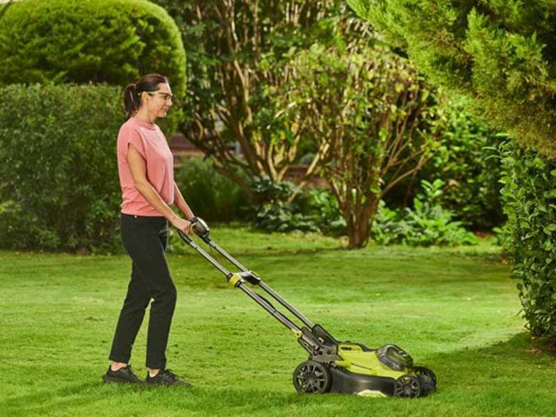 Ryobi RY18LMX40C-240 - Tondeuse &agrave; gazon sans fil - 2x18V/4Ah - Coupe 40 cm