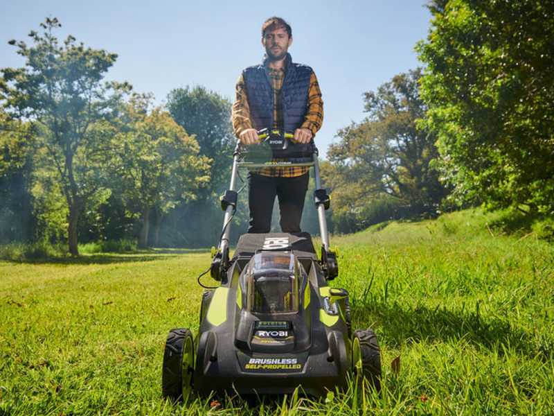 Ryobi RY36LMX51A-160 - Tondeuse &agrave; gazon tract&eacute;e &agrave; batterie - MAX POWER 36V/6Ah - Coupe 51 cm