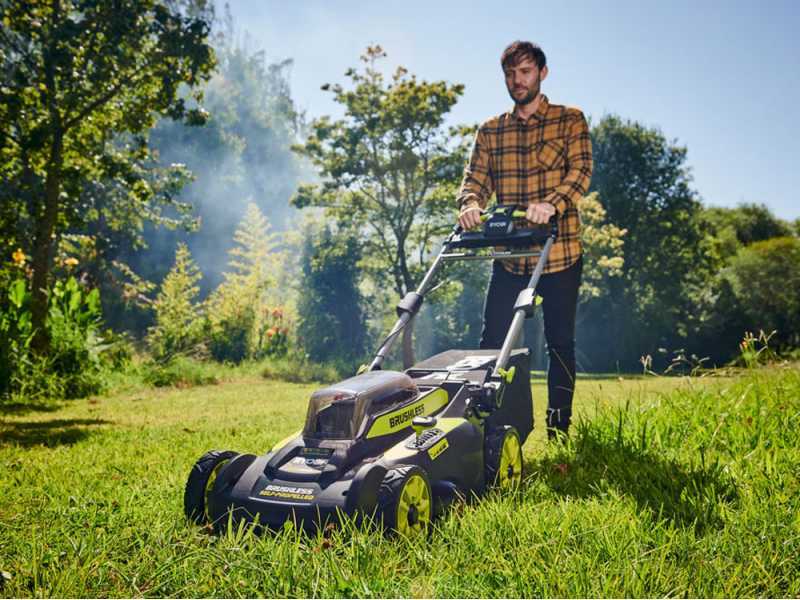 Ryobi RY36LMX51A-160 - Tondeuse &agrave; gazon tract&eacute;e &agrave; batterie - MAX POWER 36V/6Ah - Coupe 51 cm