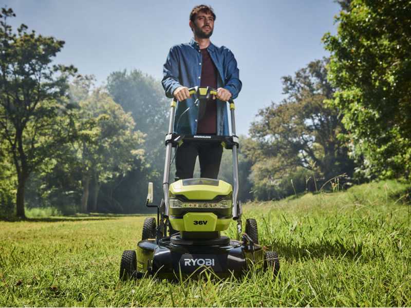 Tondeuse &eacute;lectrique &agrave; batterie RYOBI RY36LMMX51A-140 seulement mulching - MAX POWER 36V - 4Ah - coupe de 51 cm