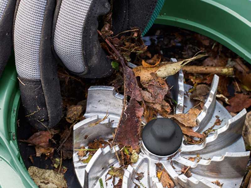 Bosch Universal Garden Tidy 2300 - Souffleur et Aspirateur - Puissance 2300W