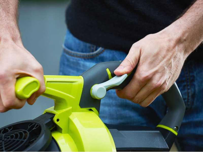Souffleur, aspirateur et broyeur &agrave; batterie RYOBI RBV36B - 36V - 4Ah