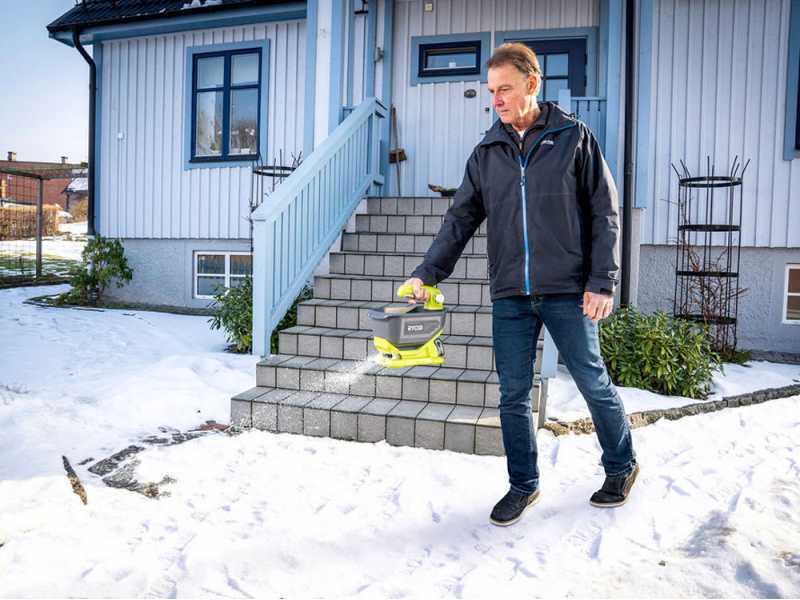 Semoir &agrave; batterie Ryobi OSS1800 - 18V - SANS BATTERIE NI CHARGEUR