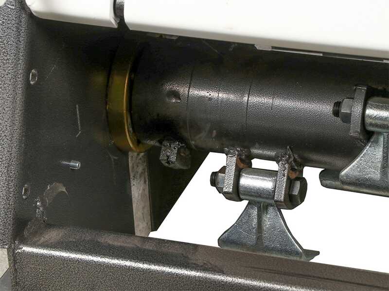BlackStone BVM 140 M - Broyeur d'accotement lat&eacute;ral &agrave; bras pour tracteur - S&eacute;rie medium