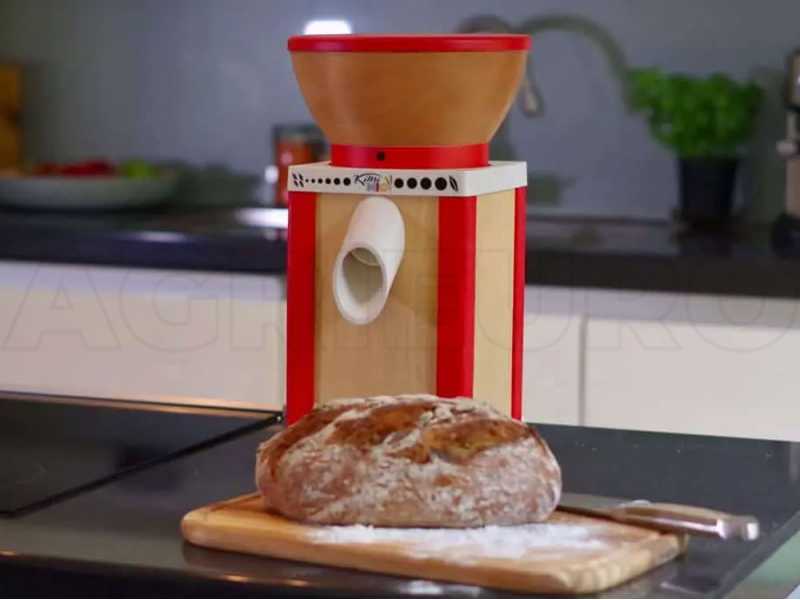 Moulin &agrave; farine Komo KoMoMio Rouge en h&ecirc;tre - Moteur de 360 watts