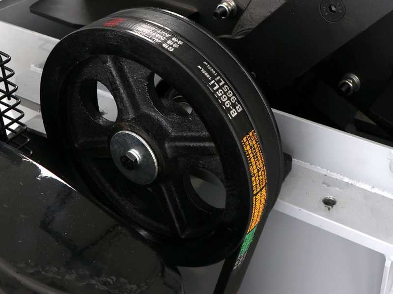 BullMach ZEUS 200 BH-LE - Broyeur thermique tractable  - Loncin 420cm3 avec d&eacute;marrage &eacute;lectrique