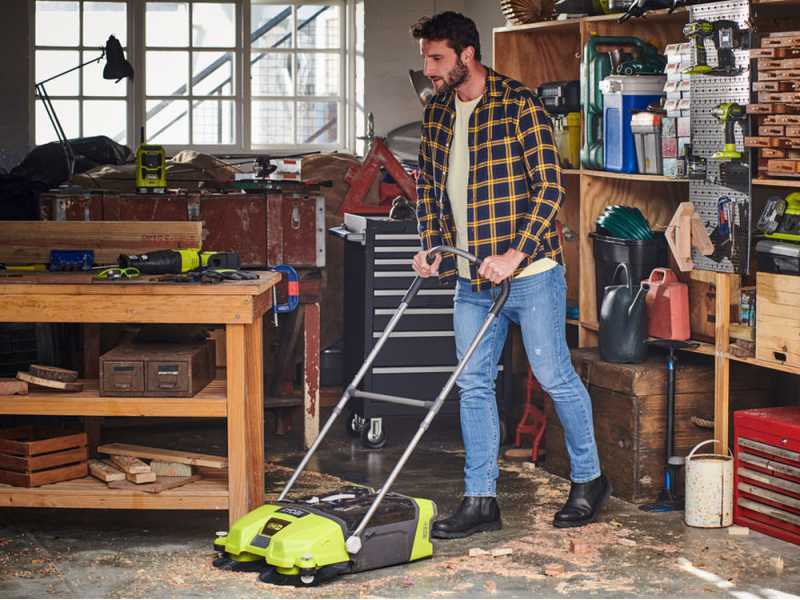 Ryobi R18SW3-0 - Balayeuse &agrave; batterie avec bac de ramassage  - 18V - 4 Ah