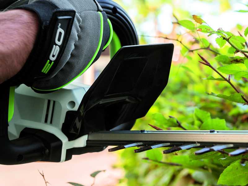 EGO HT 2410E - Taille-haie &agrave; batterie brushless - 56V - 2.5 Ah - 61 cm
