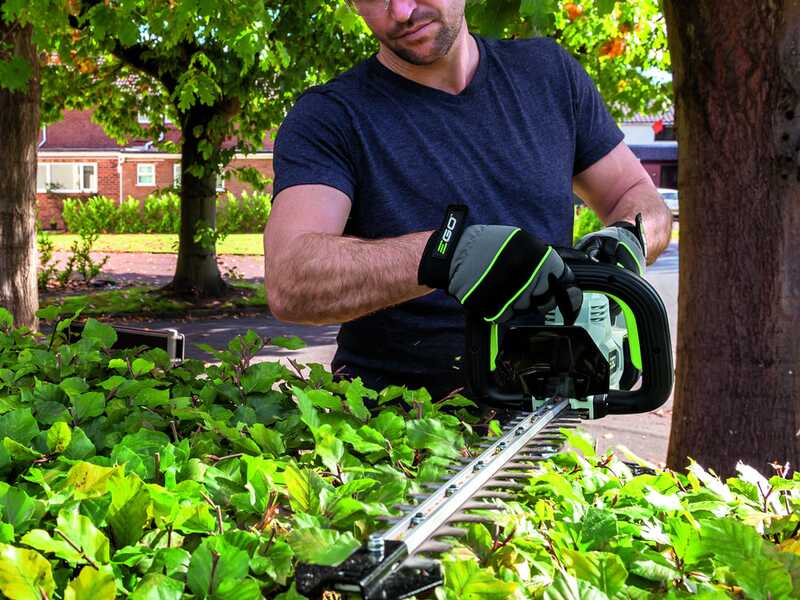 PROMO EGO HT 2410E - Taille-haie &agrave; batterie brushless - 56V - 2.5 Ah - Lamier de 61 cm