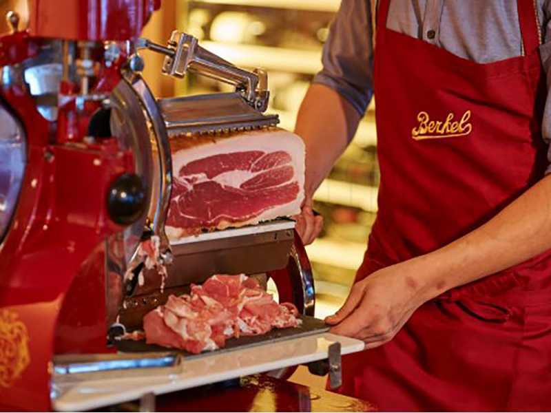 BERKEL B2 Rouge - Trancheuse &agrave; volant avec socle - &Agrave; lames en acier chrom&eacute; de 265 mm