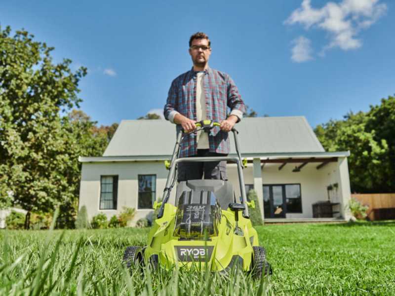 Tondeuse &agrave; batterie RYOBI RLM36X46H50PG - 36V - 5Ah - bac de 45 l - coupe de 46 cm