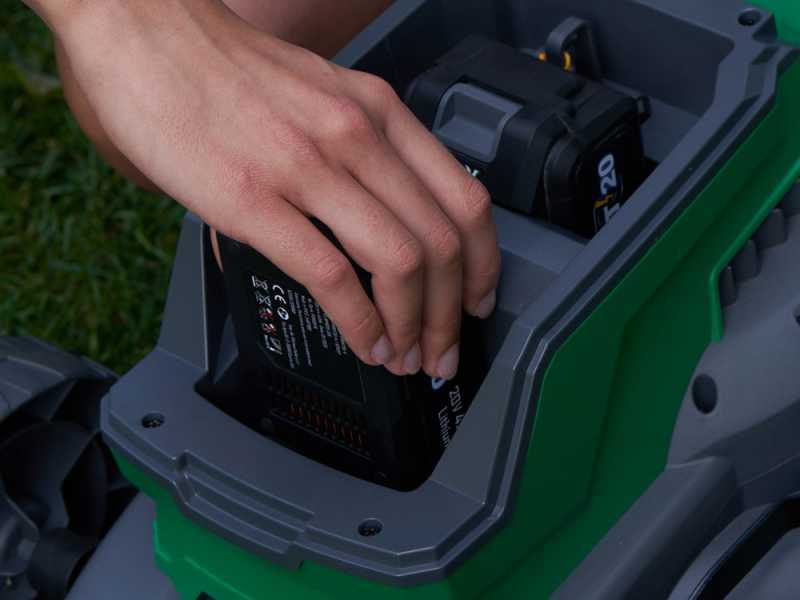 Tondeuse &agrave; pouss&eacute;e &agrave; batterie RIBIMEX PRBAT20-TON33 - Batterie de 2x20V 4Ah - Largeur de coupe 34 cm