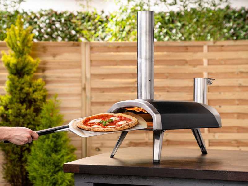 Poêle de terrasse avec four à pizza comprenant des poêles à griller en fonte,  une pelle à pizza et un gant BBQ commander auprès de The VUUR LAB.®