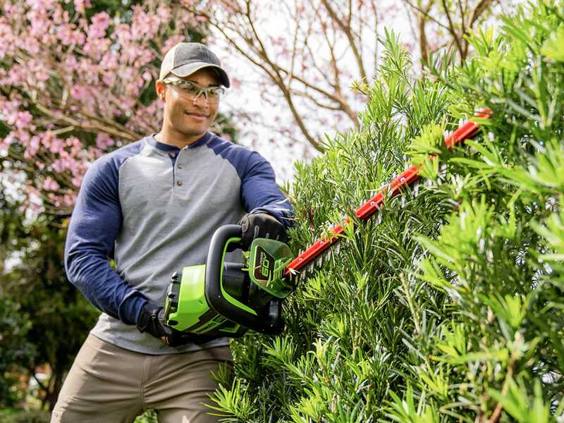 Greenworks GD60HT66 - Taille-haie &eacute;lectrique &agrave; batterie avec lame de 66 cm- SANS BATTERIE NI CHARGEUR