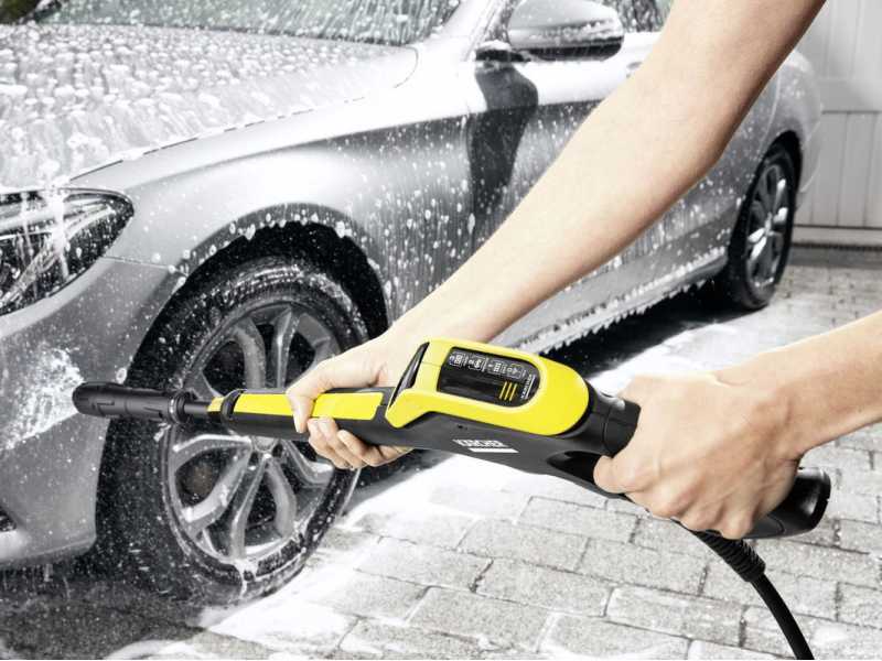 Nettoyeur haute pression &eacute;lectrique Karcher &agrave; eau froide K4 Power Control, 420 lt/h - 130 bars