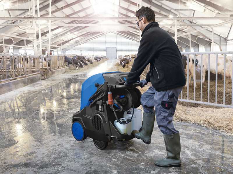 Nettoyeur haute pression &agrave; eau chaude professionnel triphas&eacute; Nilfisk MH 5M