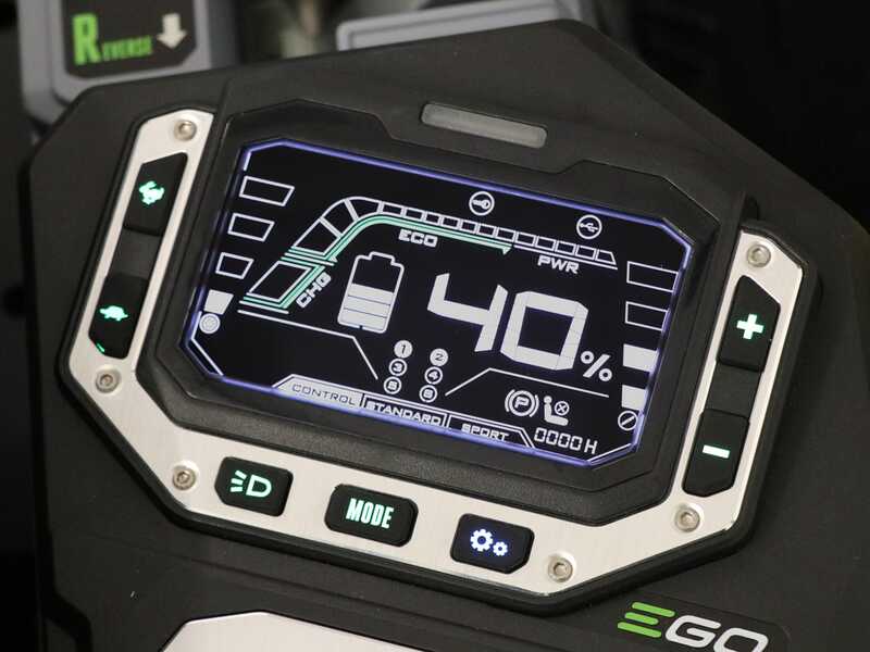 Tondeuse autoport&eacute;e &agrave; batterie EGO Z6 ZERO TURN ZT5201E-L  - 56V - 15Ah - Rayon de braquage z&eacute;ro