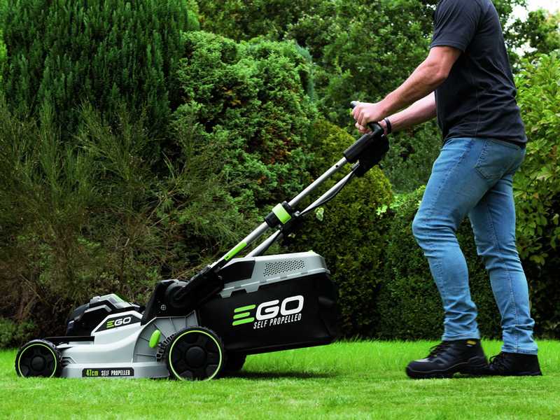 PROMO EGO Tondeuse &agrave; batterie EGO LM1903E-SP - 56V 5Ah - &Oslash; de coupe de 47 cm