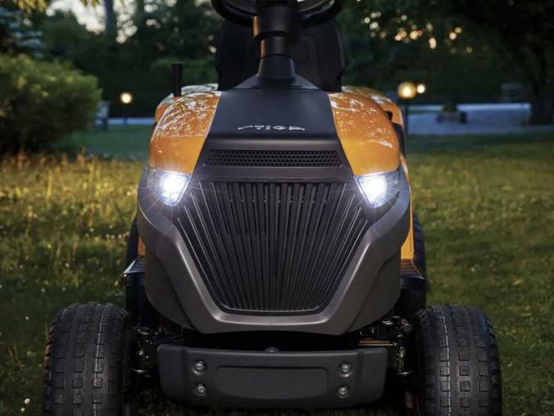 Tracteur tondeuse &agrave; batterie Stiga Estate 584e - Bac de ramassage - Puissance 48V/40Ah