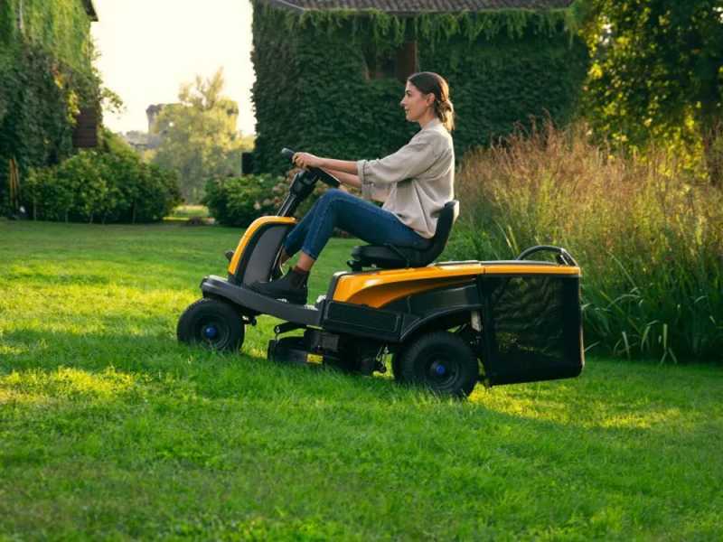 Rider tracteur tondeuse  Stiga SWIFT 372e - Batteries ePower - Largeur de coupe 72 cm